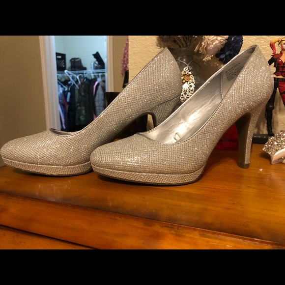 SOLD ON OFFER UP*** - Picture 2 of 3